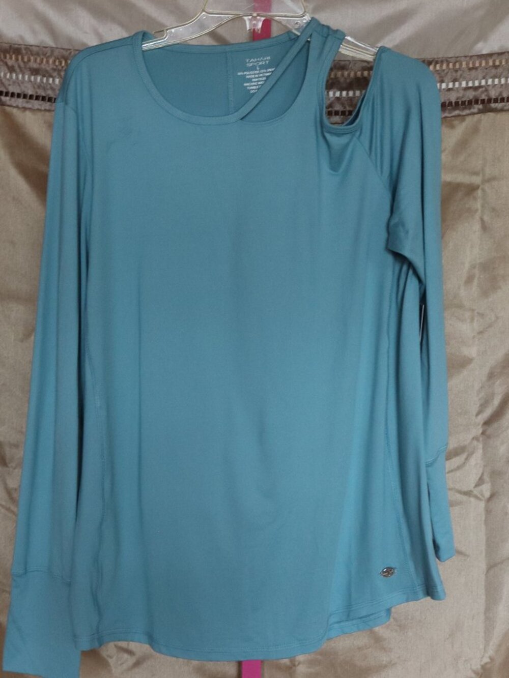 NWTs Tahari Sport Long Sleeve Cut out Sholder Top 💗 Teal -Medium